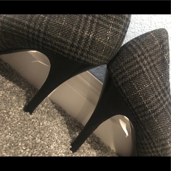 Black and gray plaid shoe - Picture 2 of 9